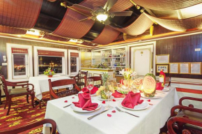 Legend White Dolphin Cruise